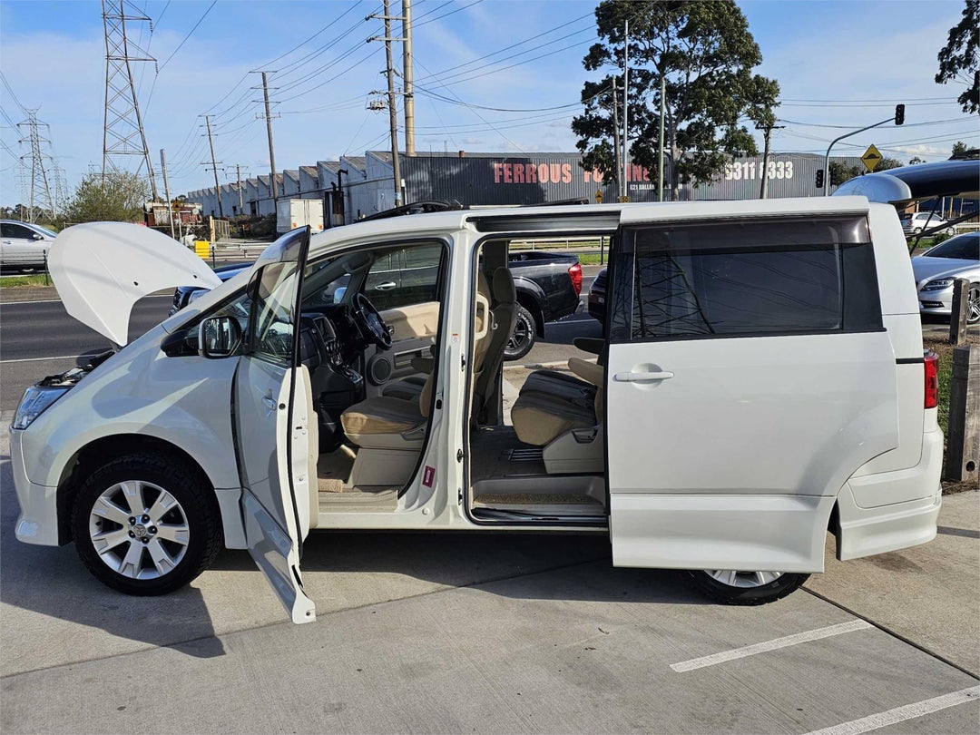 2008 Mitsubishi Delica Delica, Automatic, 220000 km, Photo 17