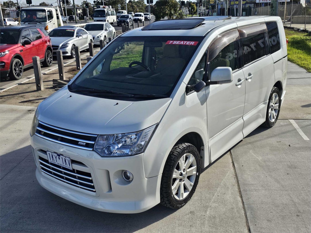 2008 Mitsubishi Delica Delica, Automatic, 220000 km, Photo 3