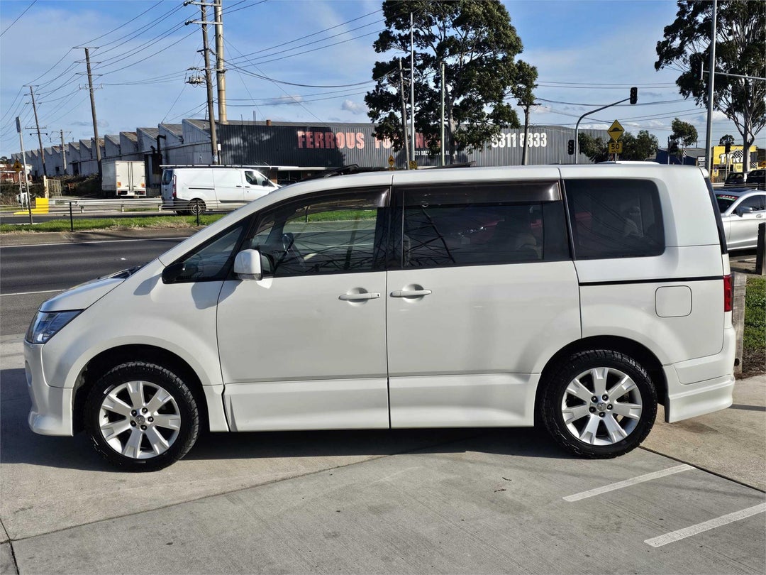 2008 Mitsubishi Delica Delica, Automatic, 220000 km, Photo 4