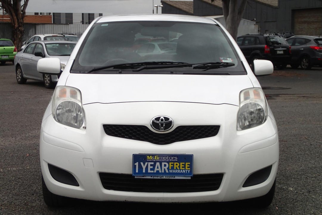 2011 Toyota Yaris Yr, Automatic, 234873 km, Photo 2