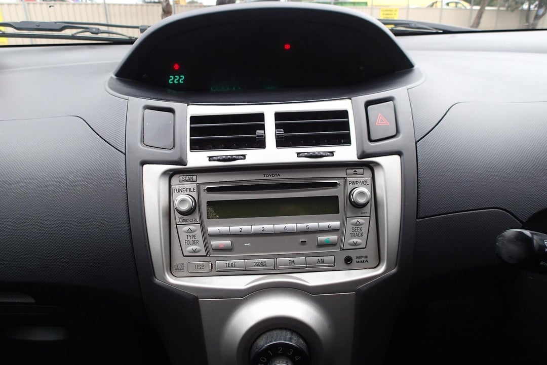 2011 Toyota Yaris Yr, Automatic, 234873 km, Photo 14