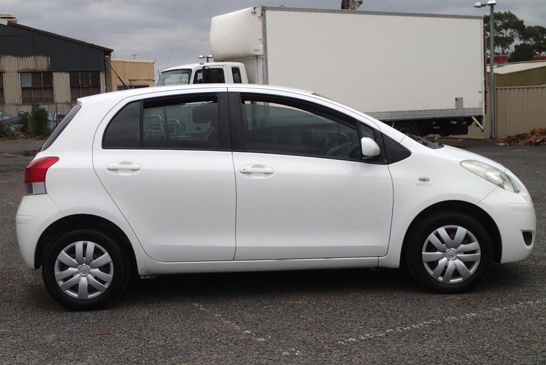 2011 Toyota Yaris Yr, Automatic, 234873 km, Photo 8