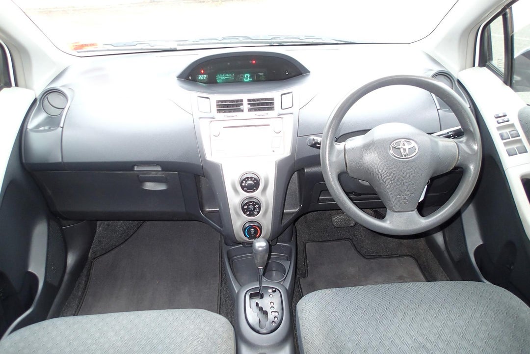 2011 Toyota Yaris Yr, Automatic, 234873 km, Photo 13