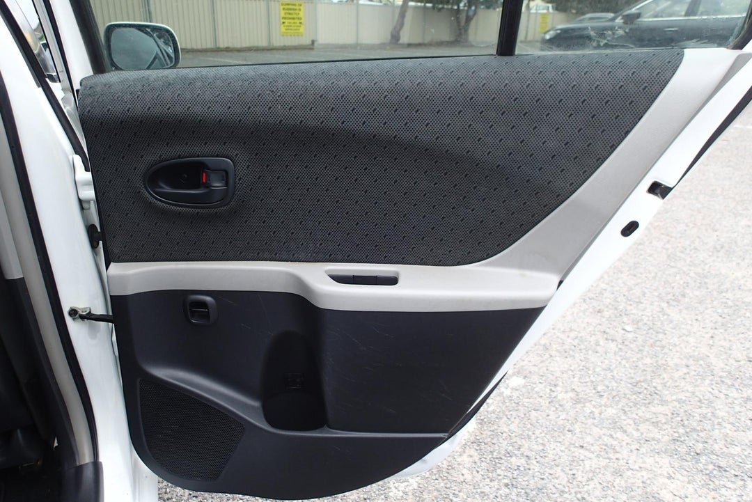 2011 Toyota Yaris Yr, Automatic, 234873 km, Photo 20