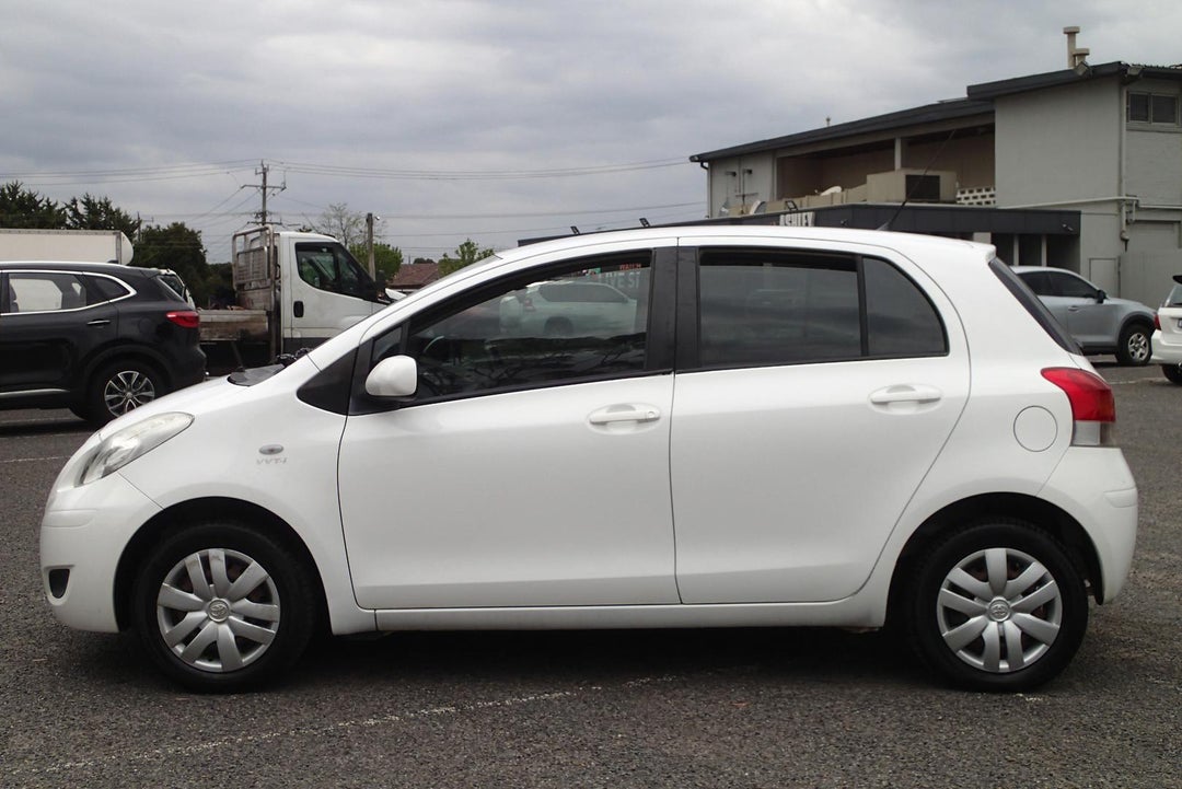 2011 Toyota Yaris Yr, Automatic, 234873 km, Photo 4