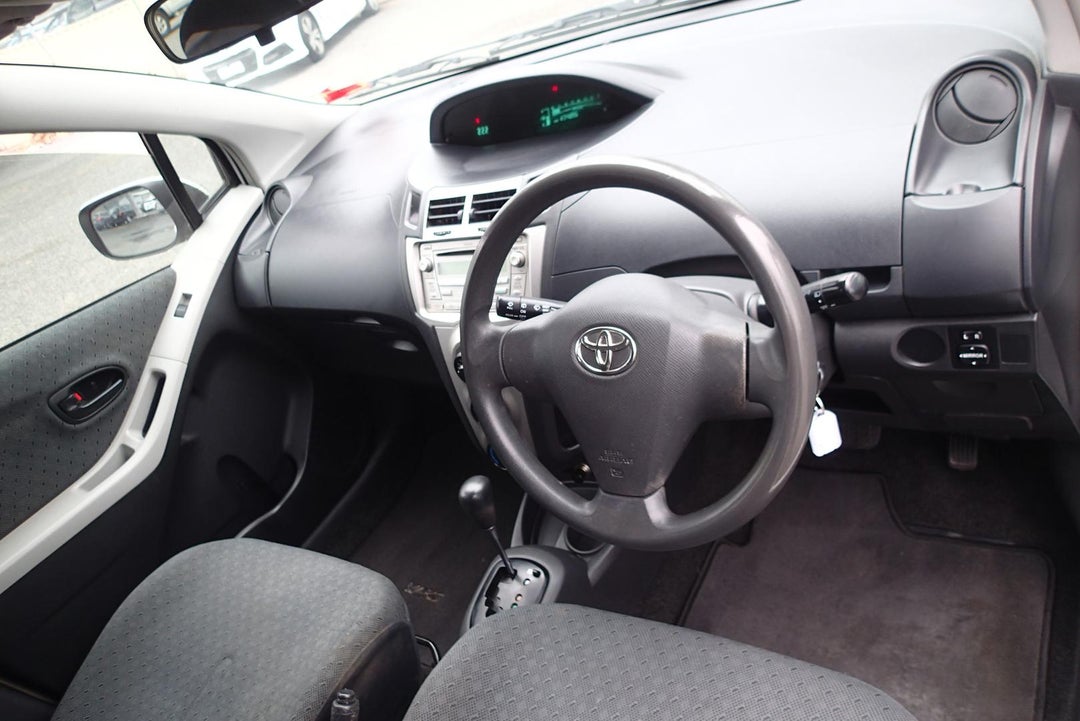 2011 Toyota Yaris Yr, Automatic, 234873 km, Photo 9