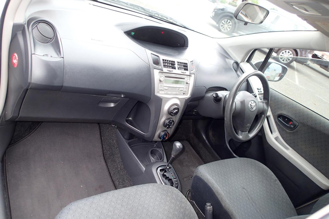 2011 Toyota Yaris Yr, Automatic, 234873 km, Photo 11