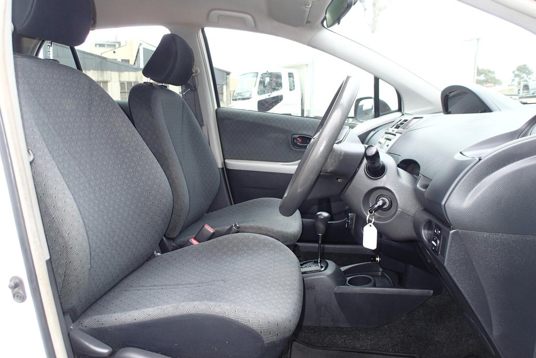 2011 Toyota Yaris Yr, Automatic, 234873 km, Photo 10