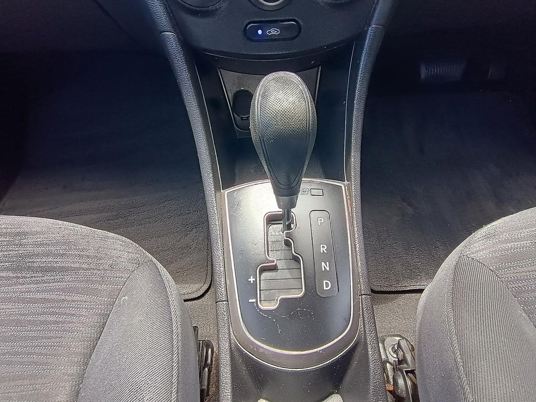 2017 Hyundai Accent Active, Automatic, 192437 km, Photo 16