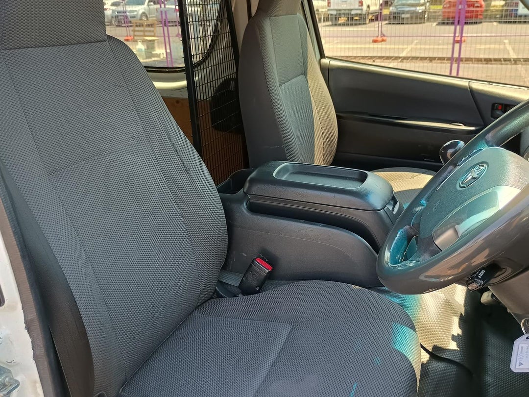 2014 Toyota Hiace Lwb, Manual, 577848 km, Photo 9