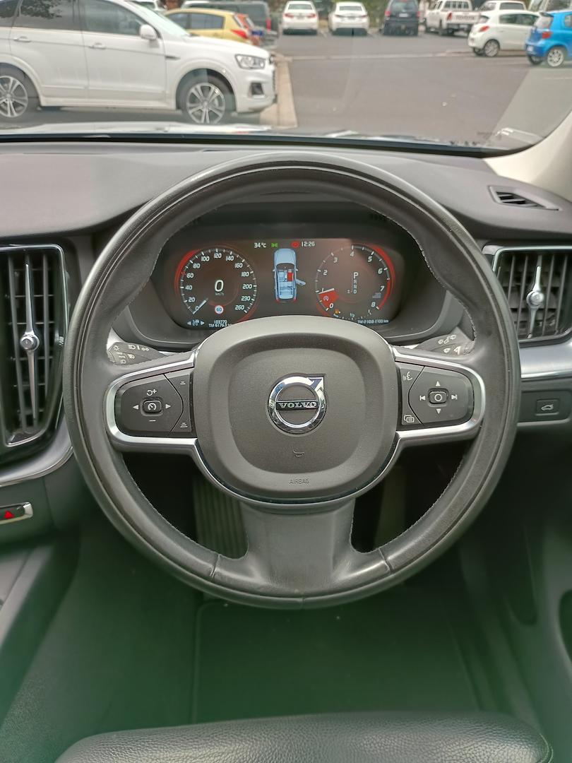 2019 Volvo XC60 T5 Momentum, Automatic, 103769 km, 