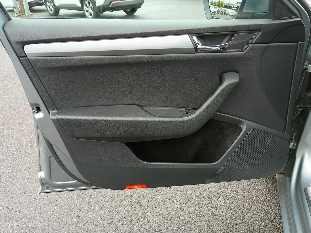 2017 SKODA Superb 162tsi Style, Automatic, 180483 km, 