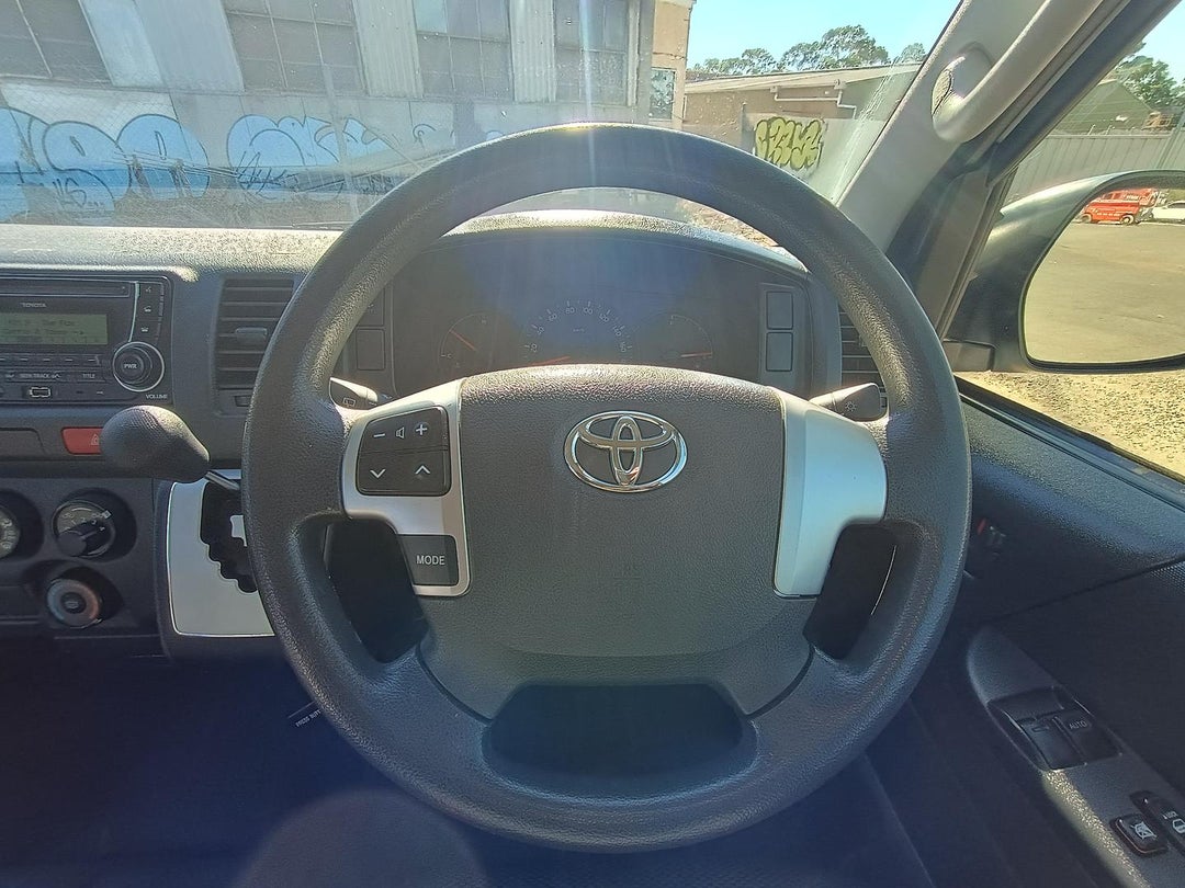 2005 Toyota Hiace Commuter, Automatic, 103030 km, Photo 12