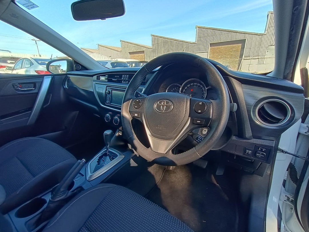2014 Toyota Corolla Ascent Sport, Manual, 214772 km, Photo 11
