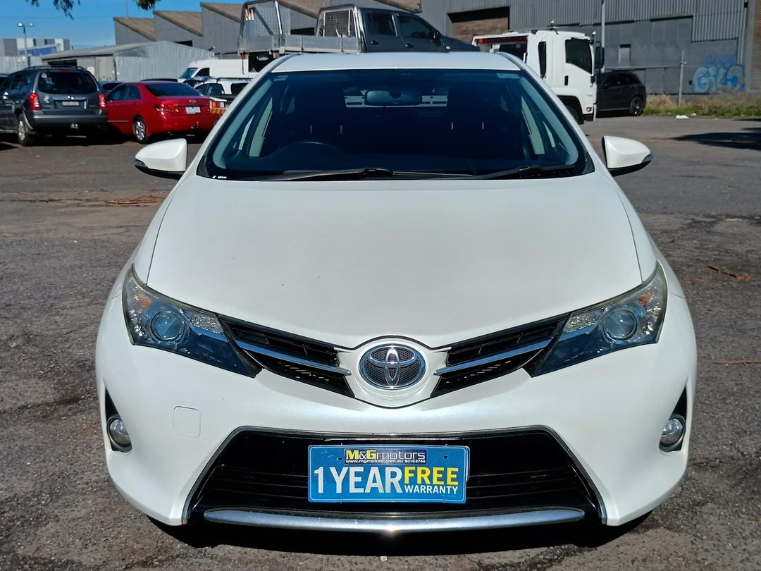 2014 Toyota Corolla Ascent Sport, Manual, 214772 km, Photo 2