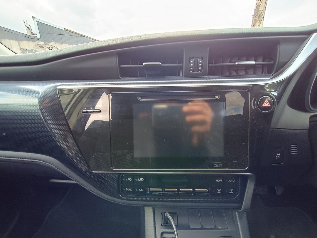 2016 Toyota Corolla Hybrid, Manual, 49987 km, Photo 13