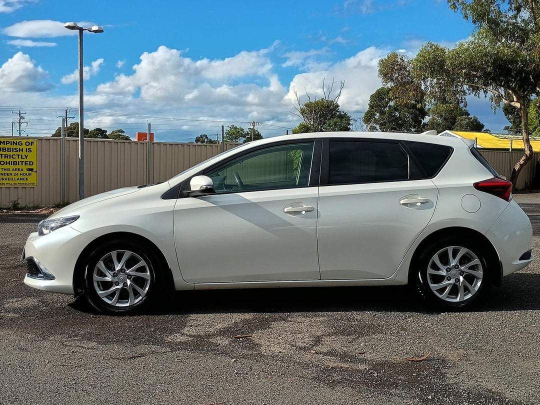 2016 Toyota Corolla Hybrid, Manual, 49987 km, Photo 4