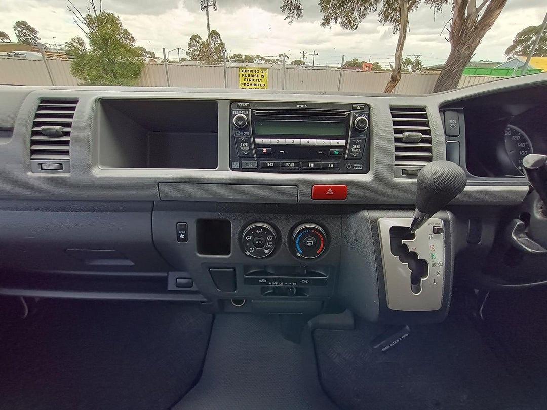 2011 Toyota Hiace Commuter, Automatic, 125601 km, Photo 14