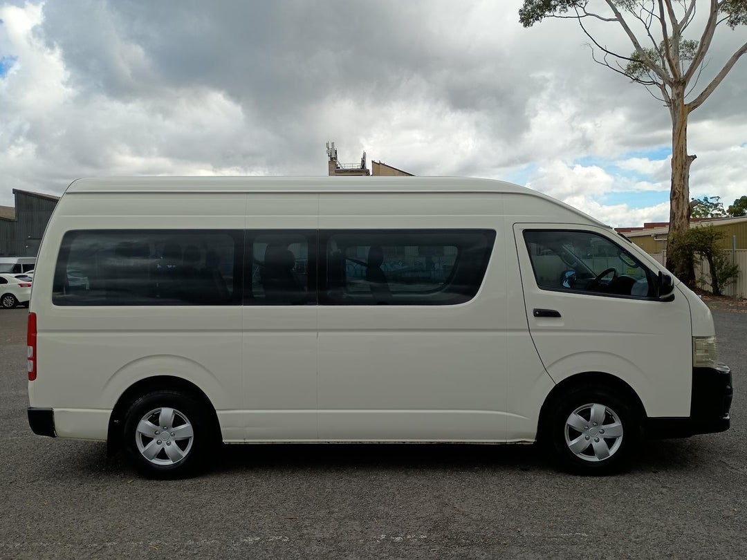 2011 Toyota Hiace Commuter, Automatic, 125601 km, Photo 8