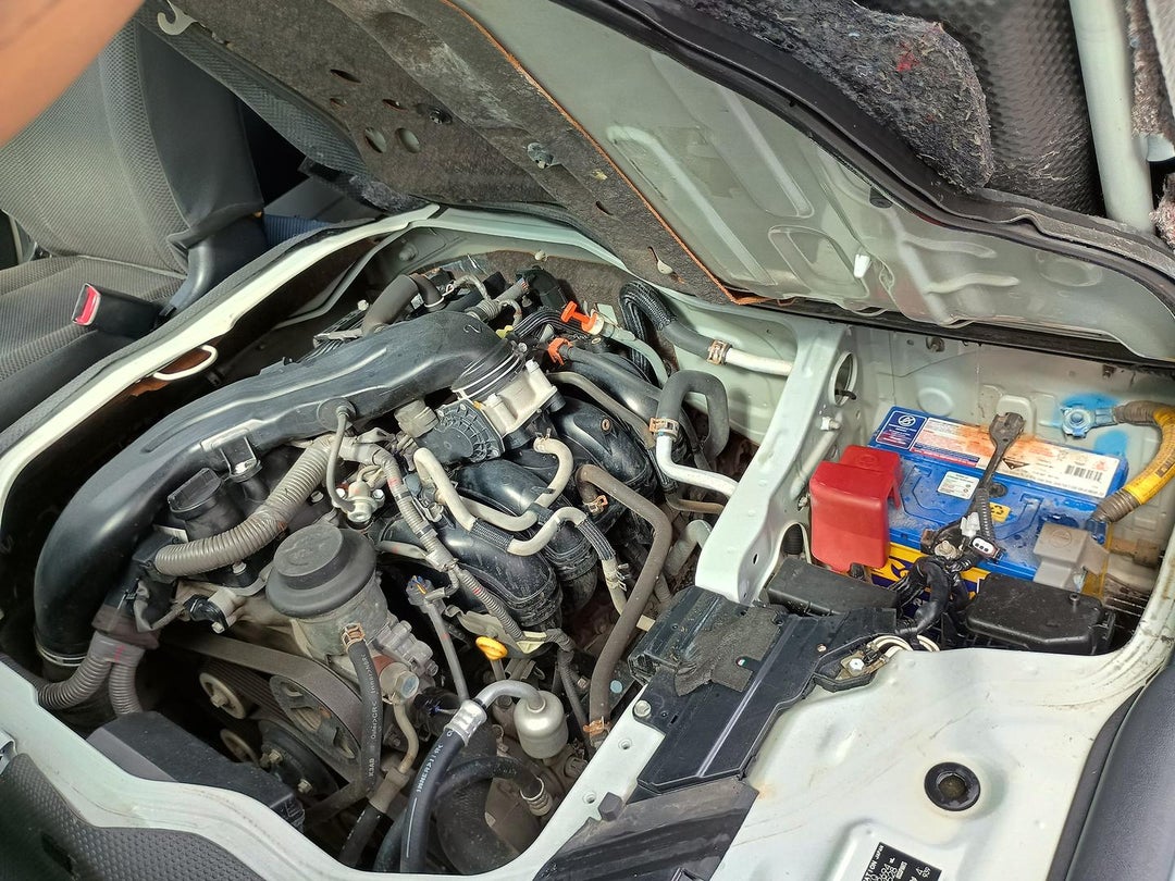 2011 Toyota Hiace Commuter, Automatic, 125601 km, Photo 24