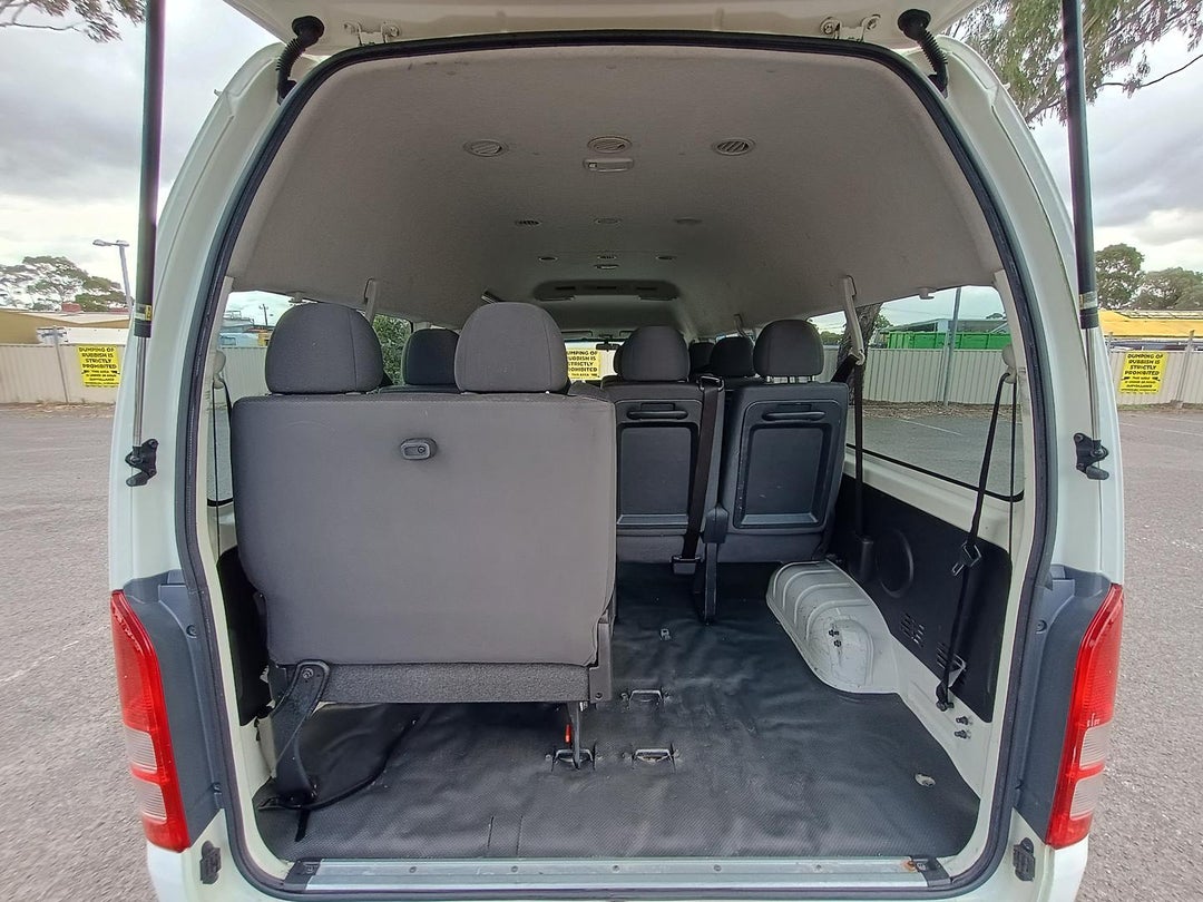 2011 Toyota Hiace Commuter, Automatic, 125601 km, Photo 19