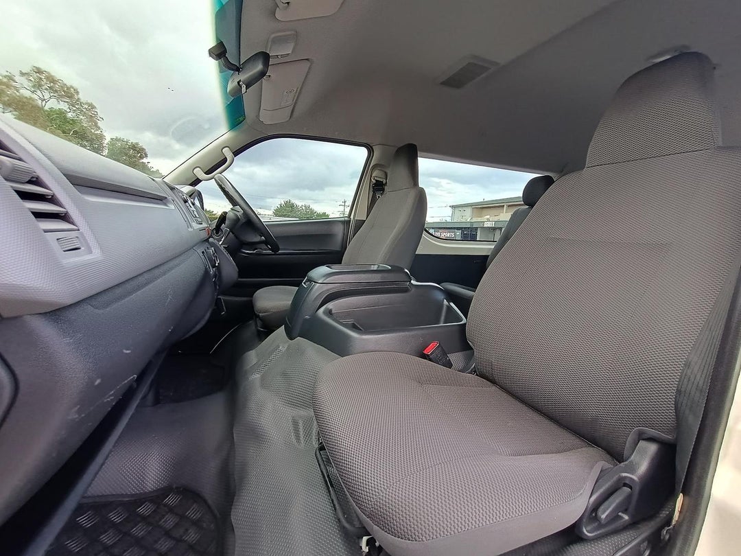 2011 Toyota Hiace Commuter, Automatic, 125601 km, Photo 17
