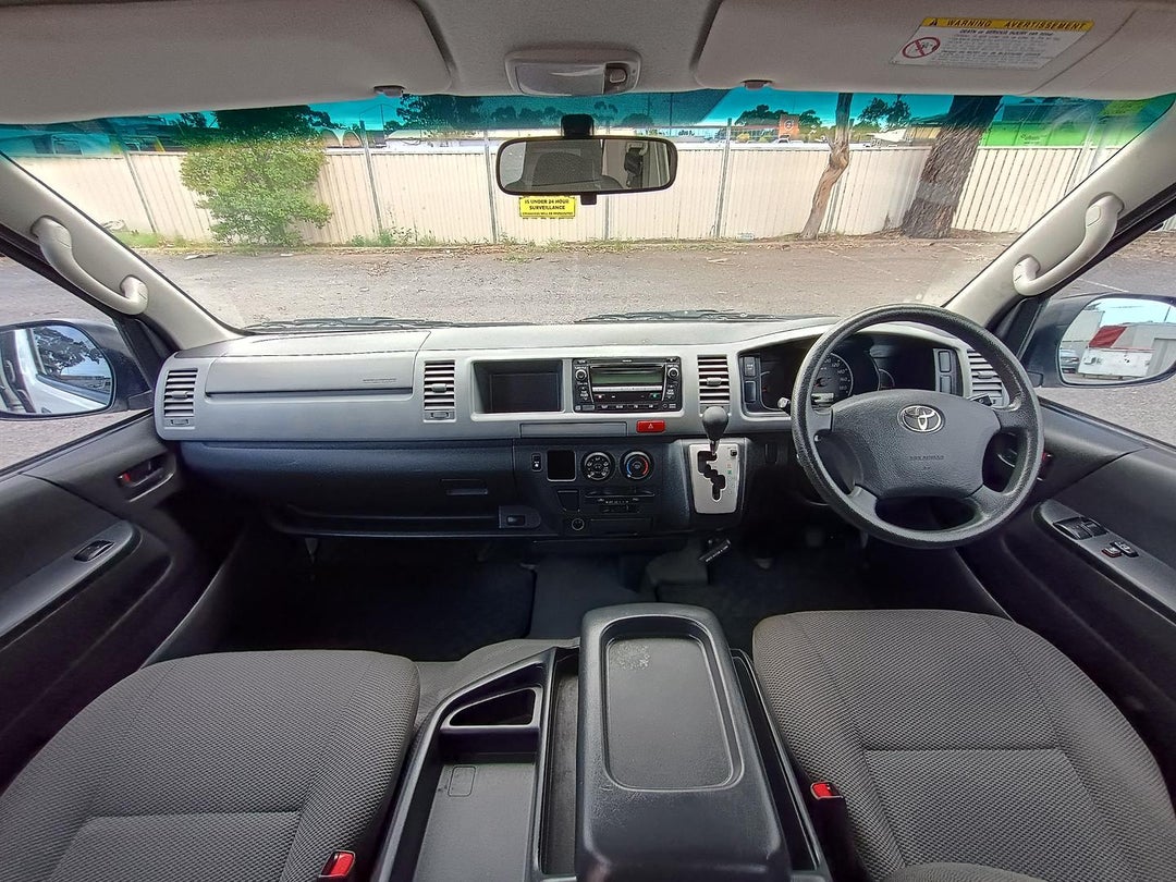 2011 Toyota Hiace Commuter, Automatic, 125601 km, Photo 13