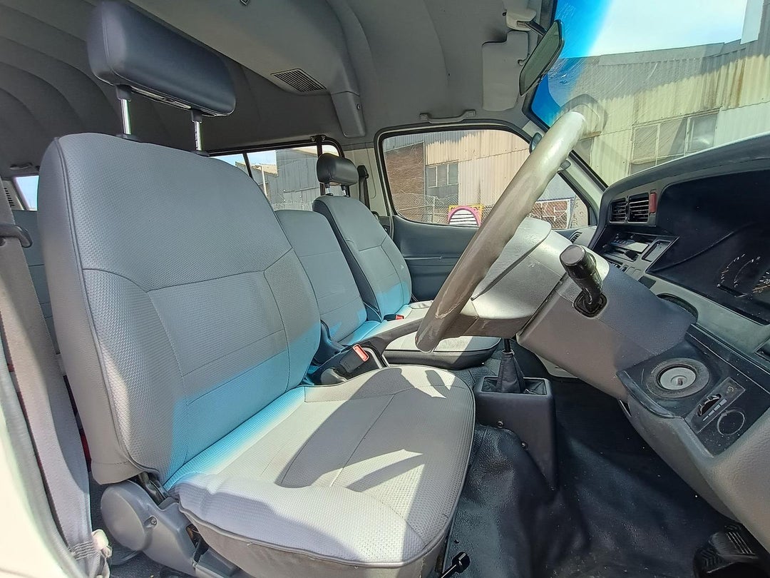 2000 Toyota Hiace Commuter, Manual, 225822 km, Photo 10