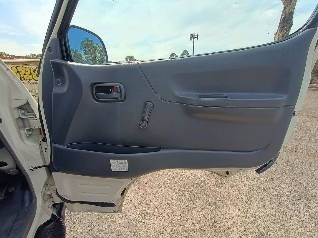 2000 Toyota Hiace Commuter, Manual, 225822 km, Photo 20