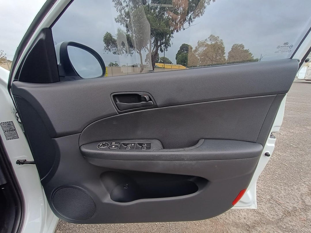 2016 Hyundai Accent Active, Automatic, 181856 km, 