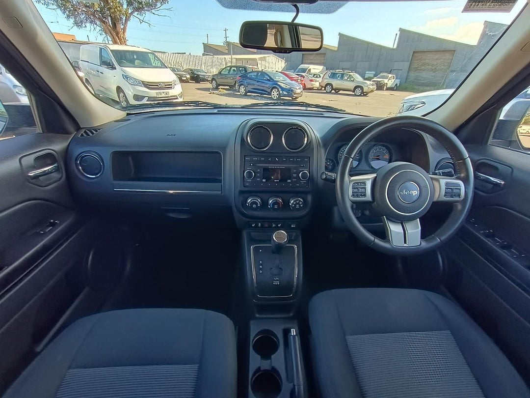 2014 Jeep Patriot Blackhawk, Manual, 109987 km, Photo 10