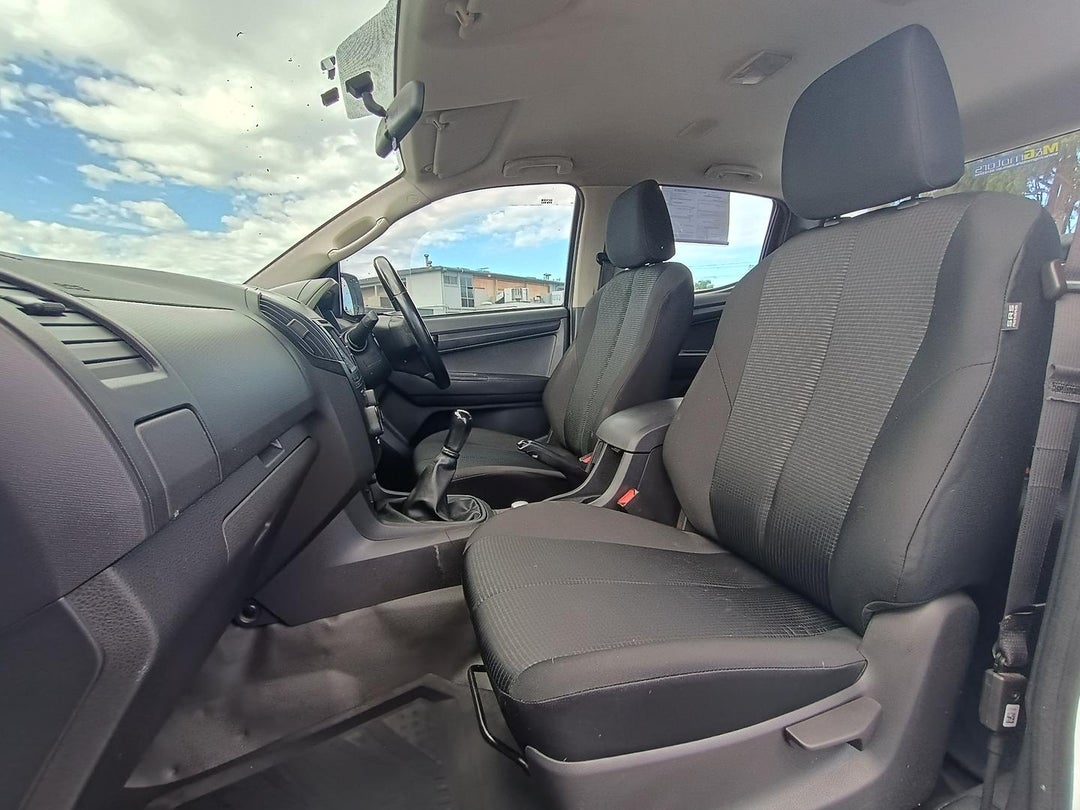 2017 Isuzu D-MAX Sx, Manual, 304524 km, Photo 17