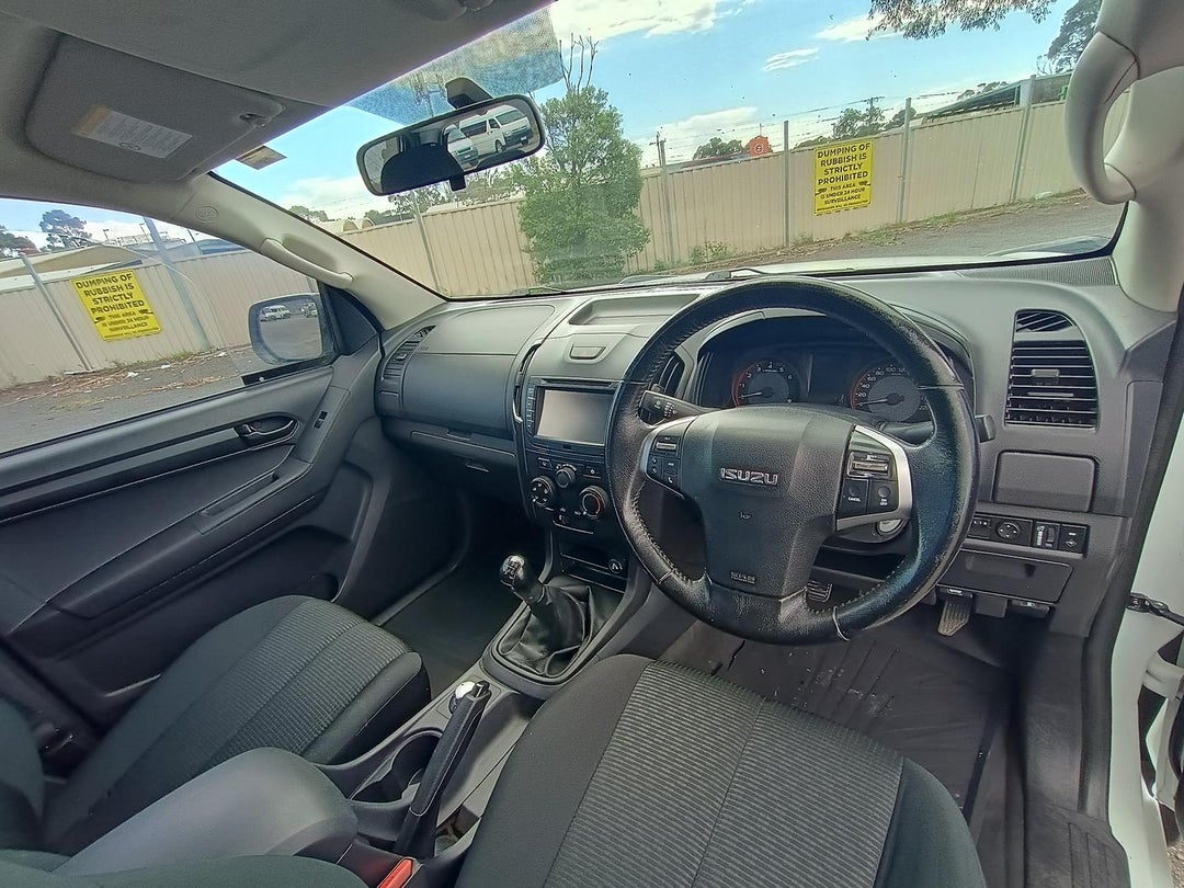 2017 Isuzu D-MAX Sx, Manual, 304524 km, Photo 10
