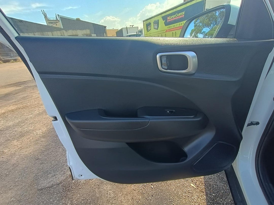 2022 Hyundai Venue Active, Automatic, 91068 km, Photo 22