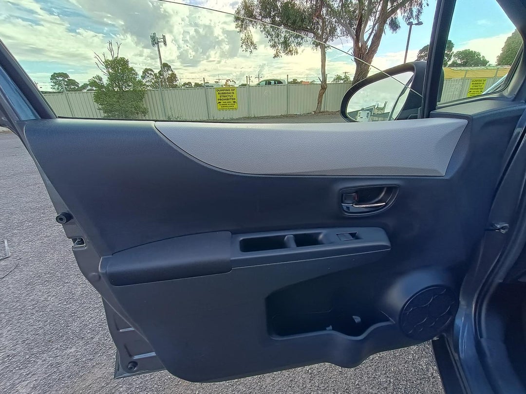 2013 Toyota Yaris Yrs, Automatic, 239352 km, Photo 22