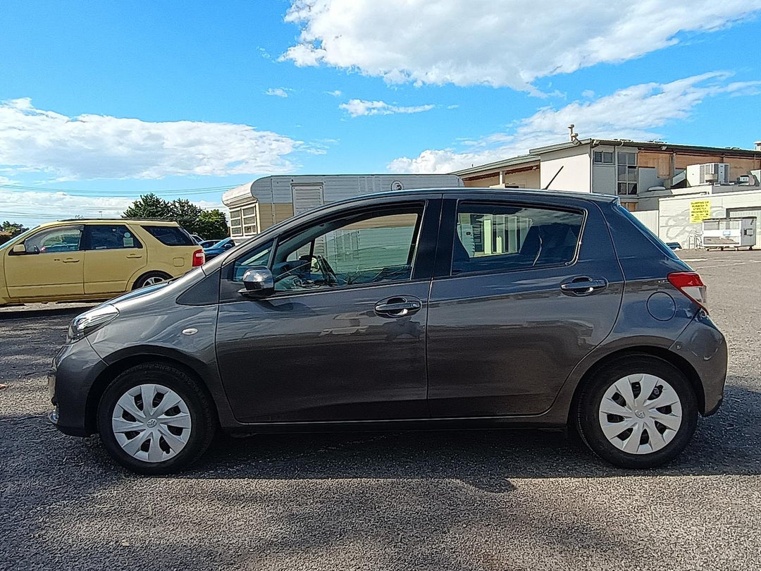2013 Toyota Yaris Yrs, Automatic, 239352 km, Photo 4