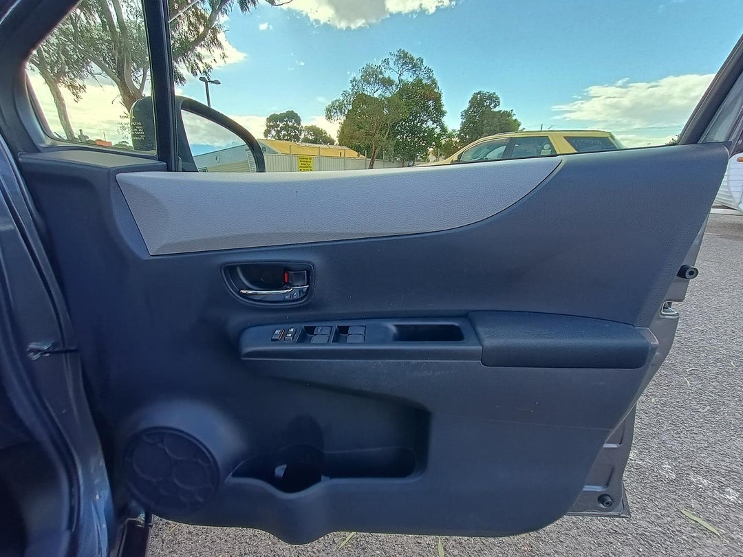 2013 Toyota Yaris Yrs, Automatic, 239352 km, Photo 20