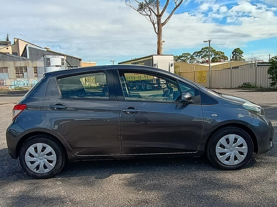 2013 Toyota Yaris Yrs, Automatic, 239352 km, Photo 8
