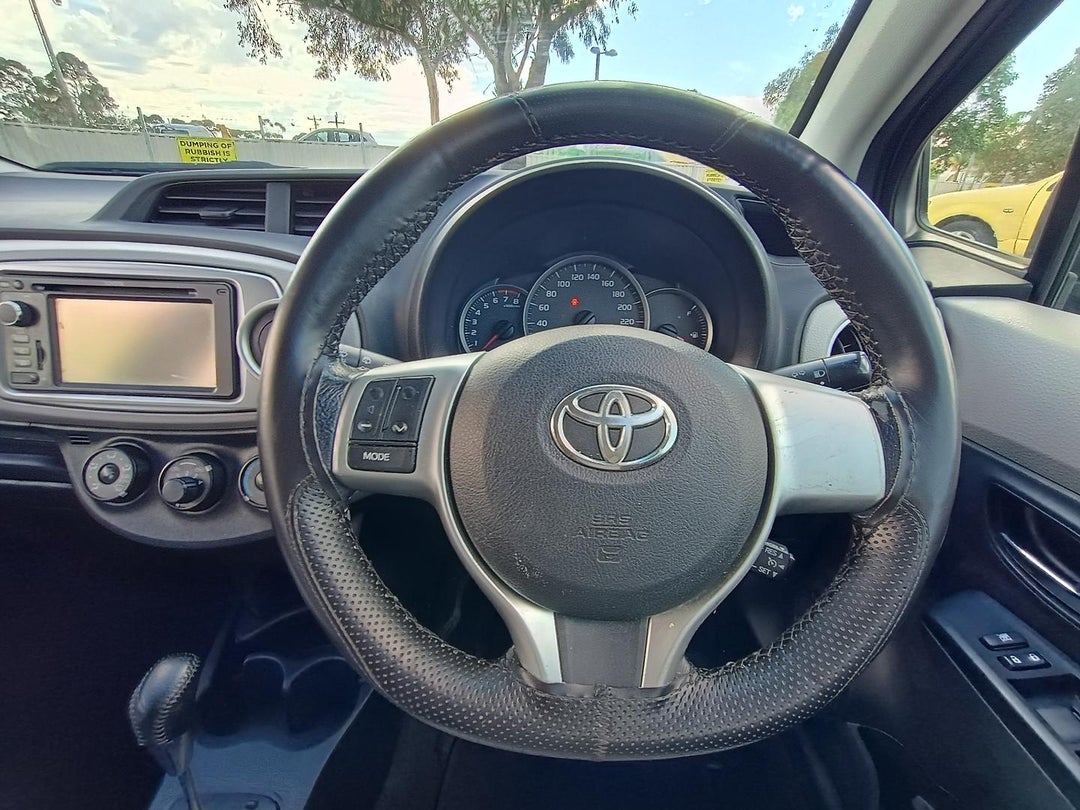 2013 Toyota Yaris Yrs, Automatic, 239352 km, Photo 12