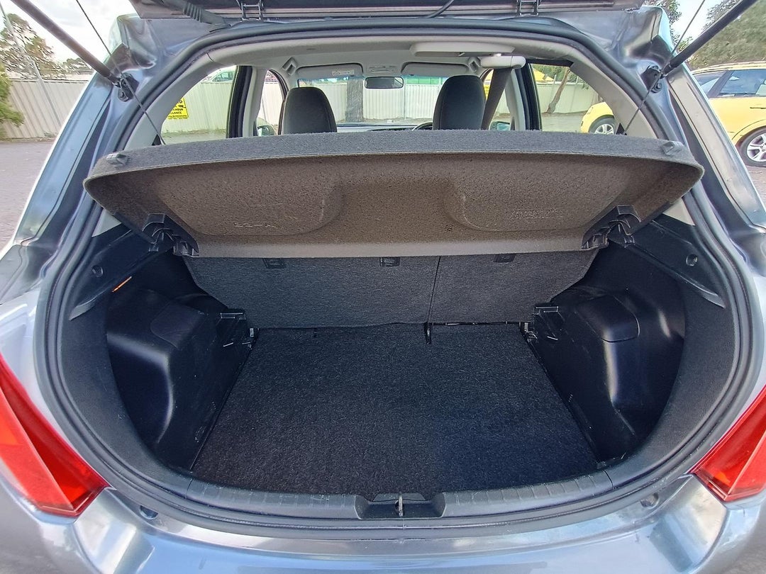 2013 Toyota Yaris Yrs, Automatic, 239352 km, Photo 25