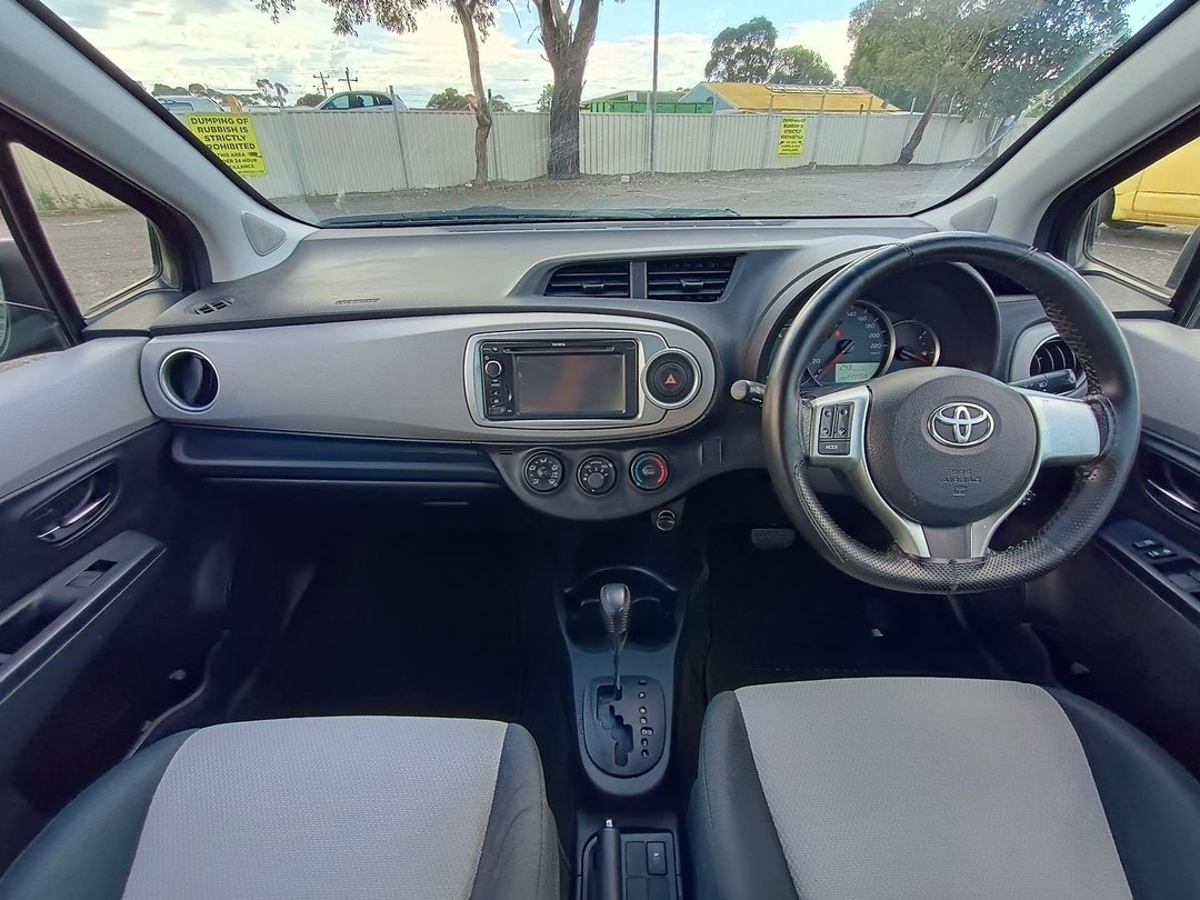 2013 Toyota Yaris Yrs, Automatic, 239352 km, Photo 10