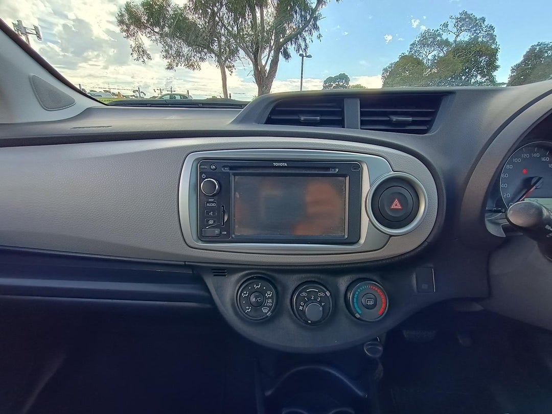 2013 Toyota Yaris Yrs, Automatic, 239352 km, Photo 16