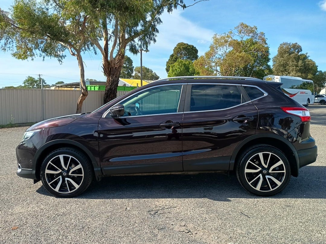 2015 Nissan Qashqai Ti, Manual, 145603 km, Photo 4