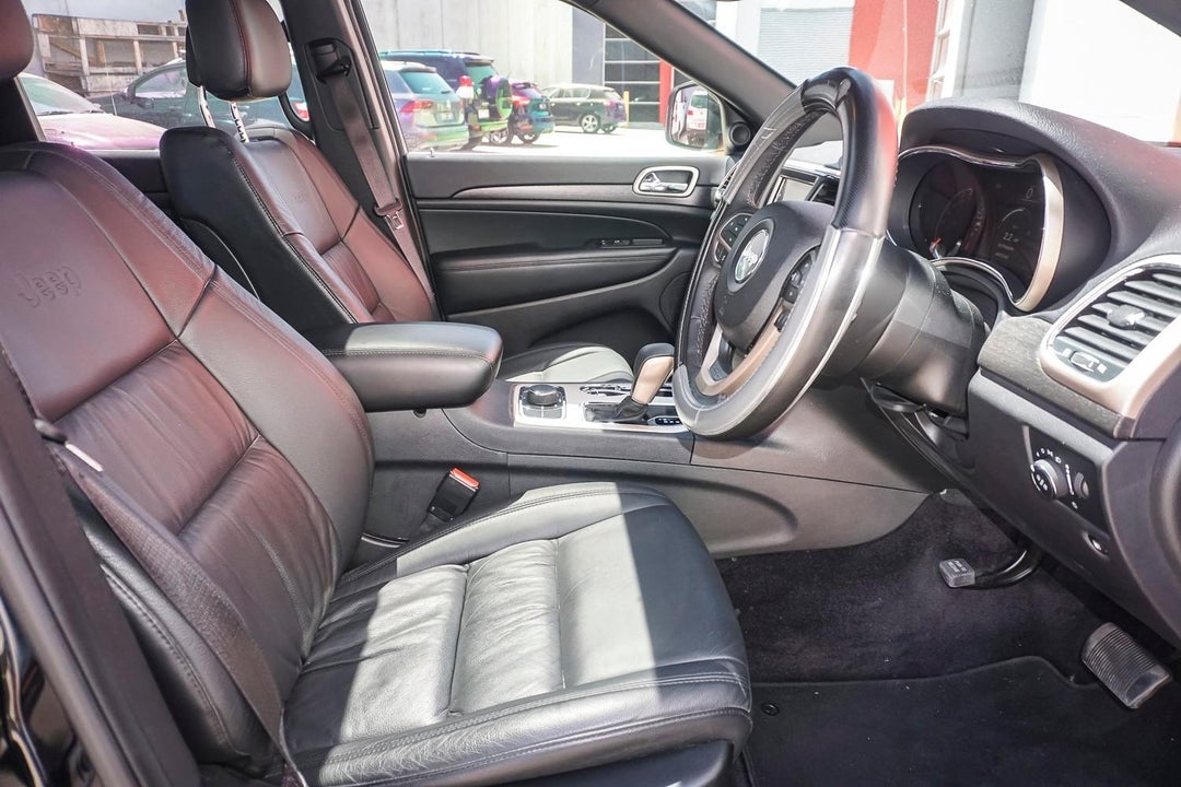 2017 Jeep Grand Cherokee Laredo, Automatic, 45000 km, Photo 9