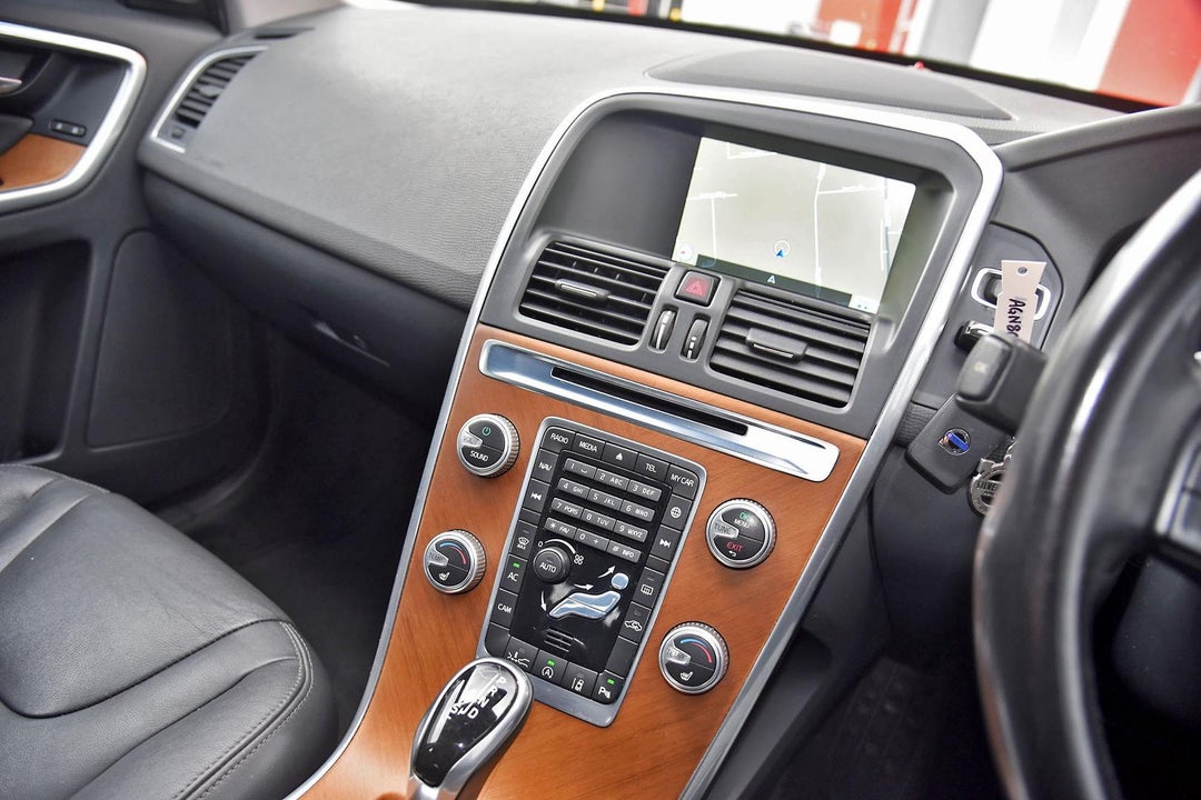 2015 Volvo XC60 D4 Luxury, Automatic, 158000 km, Photo 13