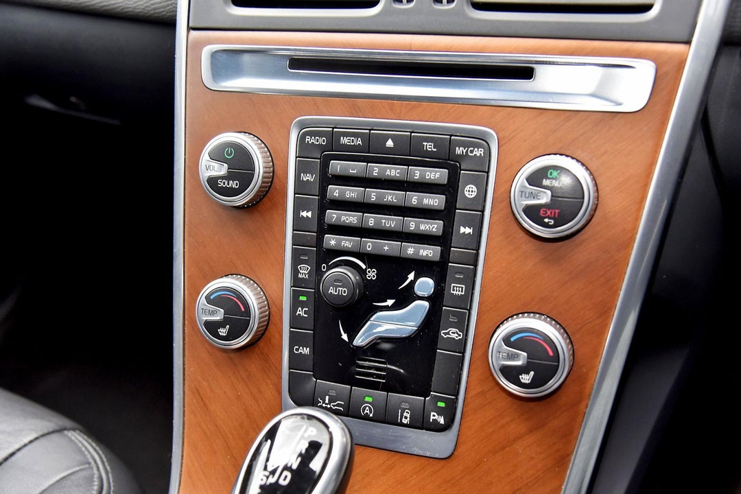 2015 Volvo XC60 D4 Luxury, Automatic, 158000 km, Photo 16