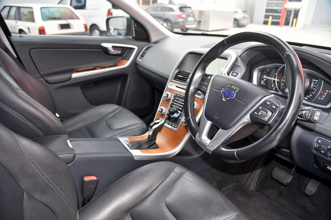 2015 Volvo XC60 D4 Luxury, Automatic, 158000 km, Photo 9