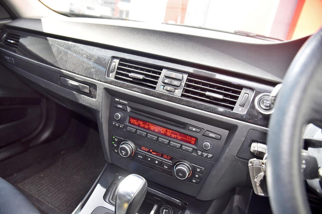 2010 BMW 3 Series 20d Lifestyle, Automatic, 40713 km, Photo 17