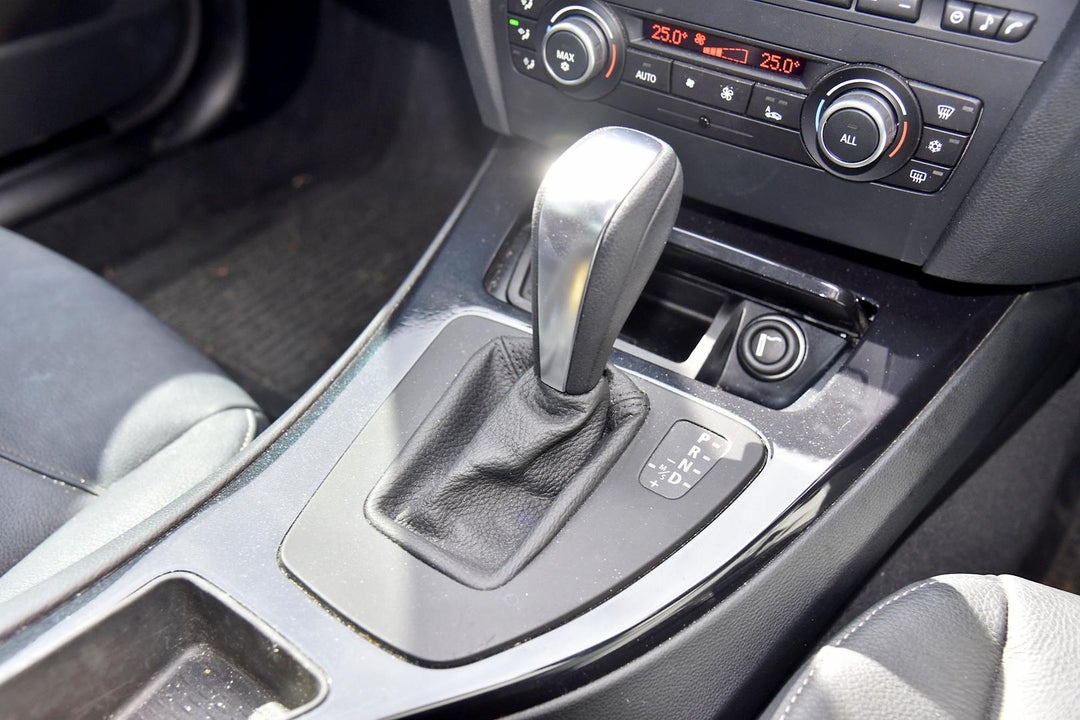 2010 BMW 3 Series 20d Lifestyle, Automatic, 40713 km, Photo 13