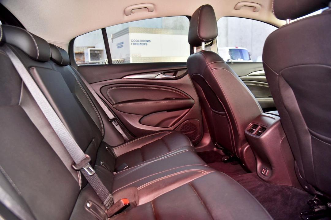 2019 Holden Calais Calais, Automatic, 158000 km, Photo 24